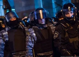 Как действует полиция ЕС, когда мирные демонстрации превращаются в массовые беспорядки