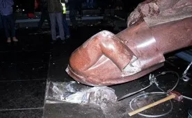 В.Пархоменко: "Памятник Ленину будет восстановлен после того как в стране наведут конституционный порядок"