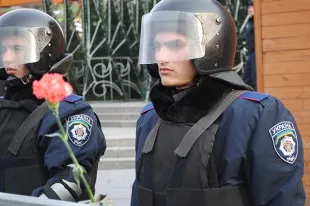 Военнослужащие ВВ окружили Майдан, Кличко призывает их не выполнять приказ