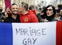 ЛГБТ-активисты во Франции требуют запретить христианство