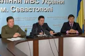 Руководство УМВД Севастополя объяснилось по острым вопросам милицейского митинга - увольнениям, переаттестациям и зарплате