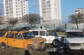 Тройное ДТП в Севастополе: дорогу не поделили две «копейки» и «шестерка»