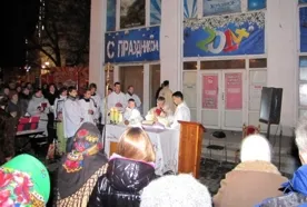 Католики Севастополя провели традиционную службу перед «Дружбой»