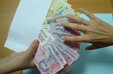 Украинцы жертвуют будущими пенсиями ради "быстрых" денег