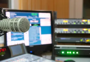 В Севастополе начало вещание правдивое радио - 102.0 FM