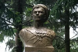 В Винницкой области снесли памятник герою обороны Севастополя Петру Кошке