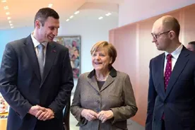 Яценюк предложил Меркель привлечь немецкие концерны к развитию украинской энергетической инфраструктуры