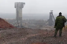 В Горловке снаряды попали в остановку, четыре школы и детский сад