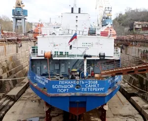 На бывшем заводе Порошенко в Севастополе начали ремонт двух судов