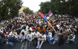 Митинг в Ереване пригрозил по метру в день приближаться к администрации