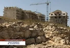 На западном берегу Казачьей бухты в Севастополе ведется активная застройка