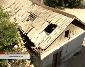 Жители аварийного дома в Инкермане ждут внимания властей
