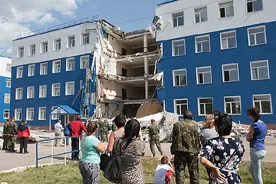 Рухнувшую казарму в Омске строили наркоманы