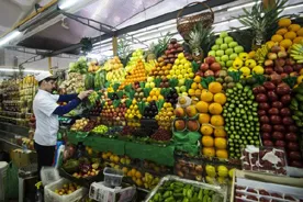 Депутаты предложили наказывать за торговлю санкционными продуктами