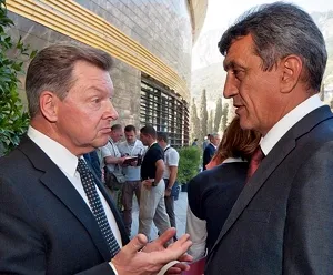 Белавенцев и Меняйло возглавили попечительский совет благотворительного фонда «Корсунь». Будут строго контролировать расходование средств