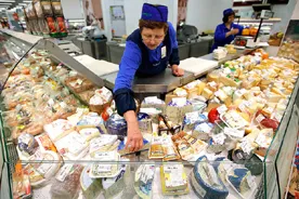 Минсельхоз определил порядок уничтожения санкционных продуктов