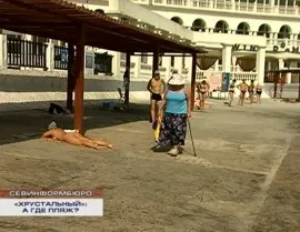 Состояние пляжа «Хрустальный» не устраивает ни севастопольцев, ни гостей города