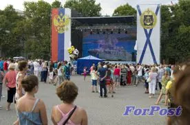 Ласковый концерт для тех, кто не против. В Севастополе отметили гибель подлодки «Курск» и Международный день молодежи