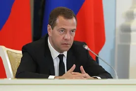 Медведев объяснил исландскому премьеру причины санкций против его страны