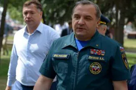 Глава МЧС потребовал пересадить чиновников с вертолетов на УАЗы