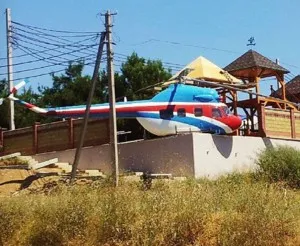 Житель Орловки украсил участок вертолётом Ми-2