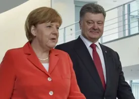 Меркель: Порошенко согласился отвести оружие калибром менее 100 мм