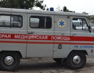 В Севастополе труп пришлось нести через весь двор, потому что скорая помощь уперлась в самодельный шлагбаум
