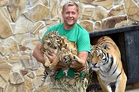 Владелец сафари-парка в Крыму и зоопарка в Ялте объявил об их закрытии
