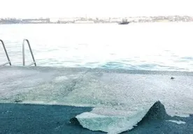 Несколько дней вместо десяти лет: новое покрытие на пляже мыса «Хрустальный» не выдержало шторма