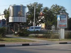 Реклама – двигатель нарушений: правительство Севастополя незаконно сдаёт землю под «гигантские кастрюли»