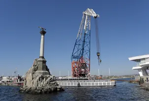 Севастополь делает плавучие краны для Крымского моста