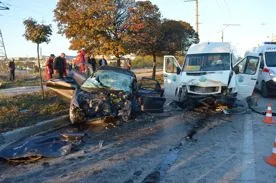 Два пассажира и водитель Mazda после страшной аварии в Севастополе до сих пор в реанимации