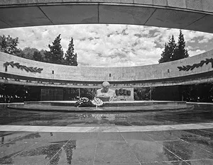 В Баку сносят советский монумент