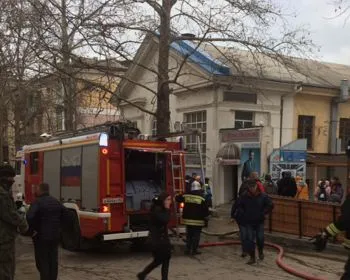 В центре Севастополя сгорел магазин
