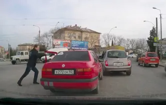 В Севастополе посреди дороги подрались водители