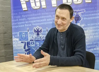 «Почти полдень». В студии ForPost был драматург и художник Владимир Горбань