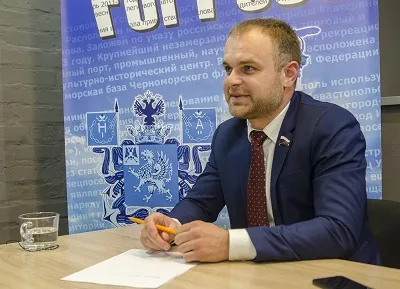 «Почти полдень». В студии ForPost был депутат совета Нахимовского округа Кирилл Радионов