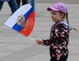 Половина россиян до сих пор не запомнили название праздника 12 июня