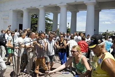 «Мы все верили, что историческая справедливость восторжествует»: севастопольцы отметили годовщину битвы на Графской