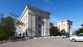 Рядом со штабом ЧФ в Севастополе будут брать деньги за парковку