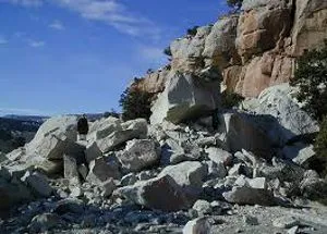 Камень, упавший со скалы на Фиоленте, разбил голову туристке