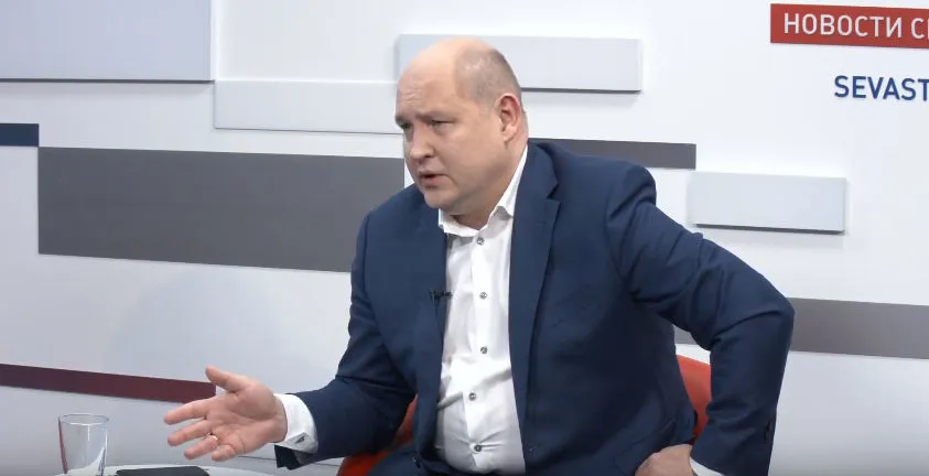 Глава Севастополя находится в сложном положении из-за «Единой России»