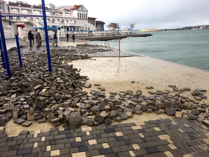 севастополь шторм разбило плитку на набережной