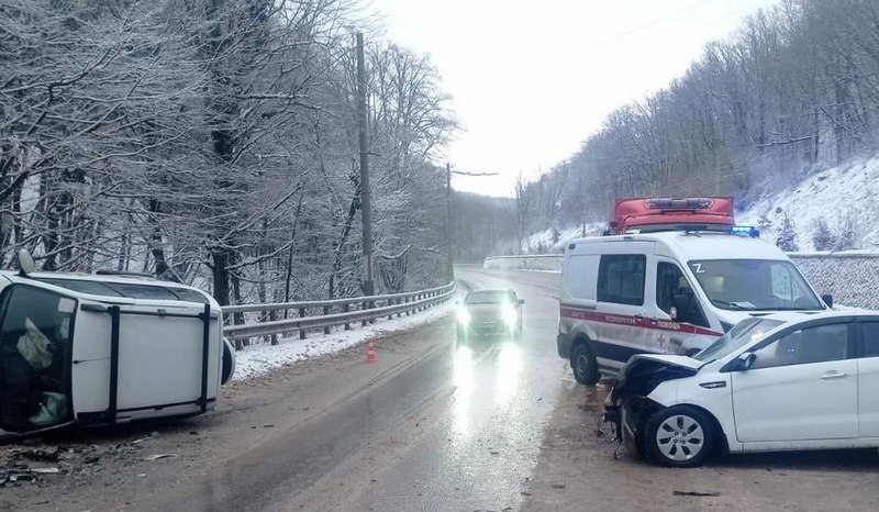 крым ДТП ангарский перевал снег зима внедорожник