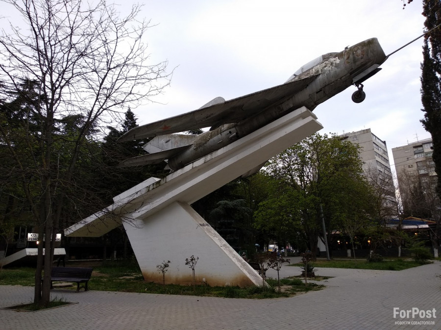 памятник, самолет, авиаторы, Острякова