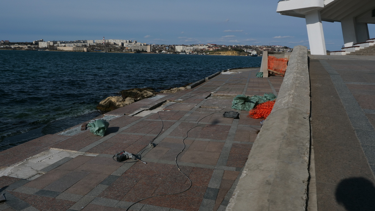 набережная шторм ремонт севастополь памятник затопленным кораблям