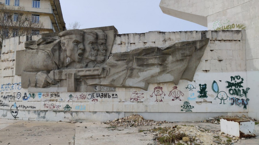 Севастополь памятник вандалы 