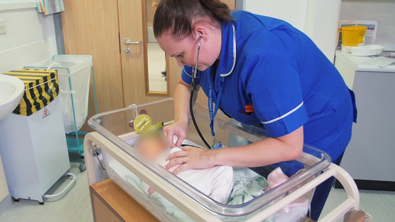 Осмотр новорождённого, переданного через бэби-бокс беби бокс