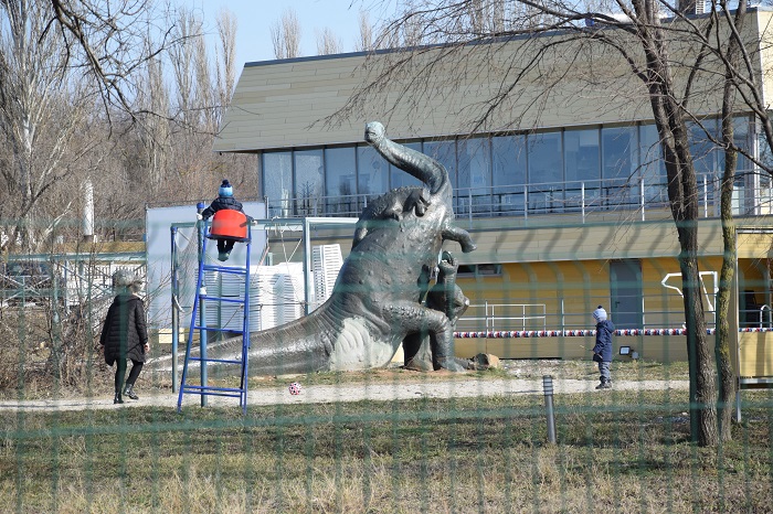 крым саки скульптура динозавр бронтозавр