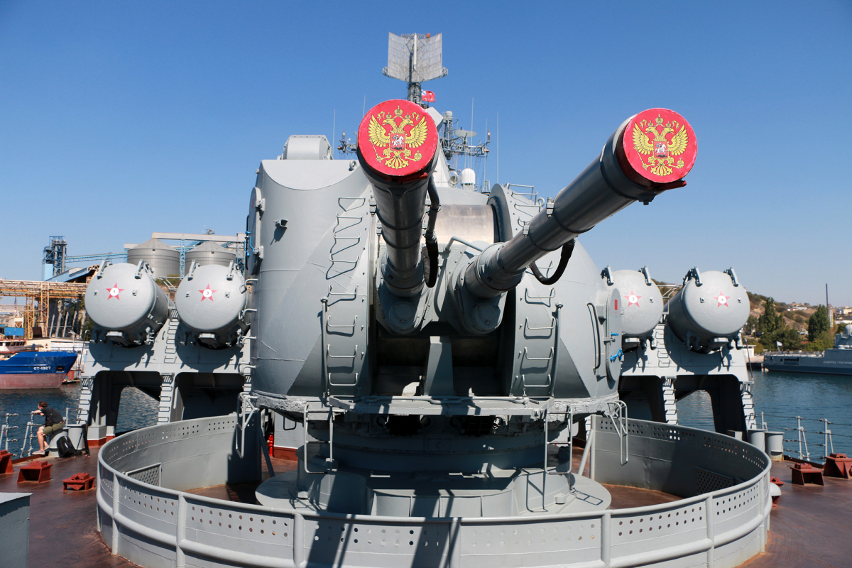 севастополь москва крейсер палуба орудия